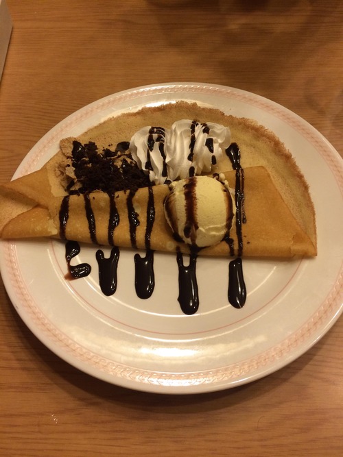 おいこのクレープどうやって食えばいいんだよ