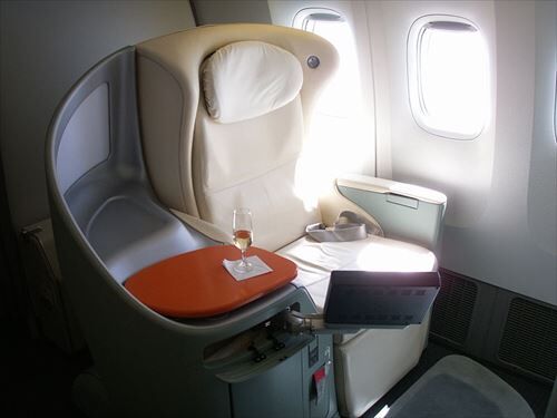 800px-JAL・ファーストクラス座席_R