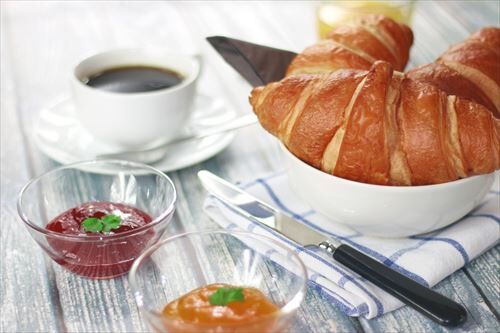 croissant-breakfast_R
