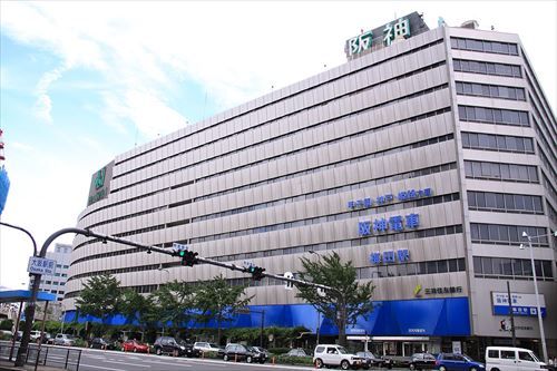 田舎に住んでるんだけど20年前は賑わってたデパートに客が来なくなって閑古鳥が鳴いてる 	