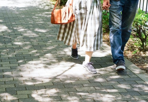 彼女「ねぇ、今日アウトレット行こ❤」ワイ「うん！(絶望)」