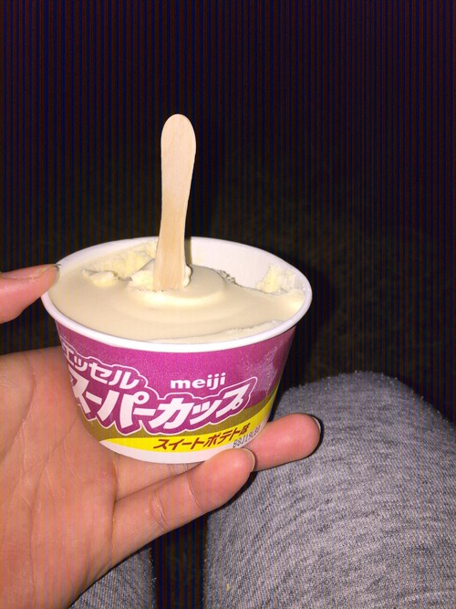 真冬に公園で食うアイスうますぎて草