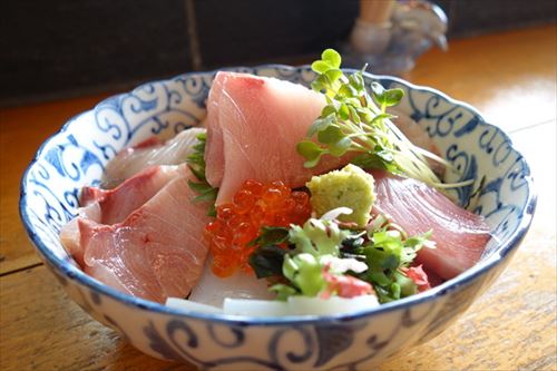 実は海鮮丼ってそんなに美味しくないよね 	