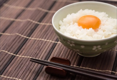 卵かけご飯に余計なトッピングとかする奴は超絶バカ