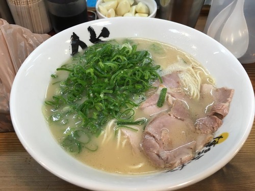 福岡天神のど真ん中で食べられる本格博多ラーメン『膳』　1杯280円 	