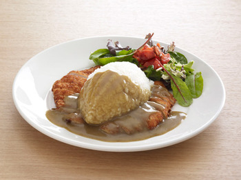  ロンドンで定番の日本食は「カツカレー」と「エダマメ」