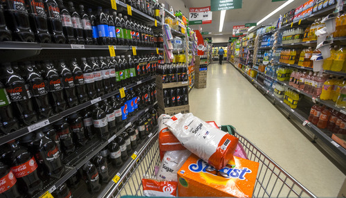 ソーダ税　「糖分多い飲料に課税を」WHO呼びかけ　日本は様子見