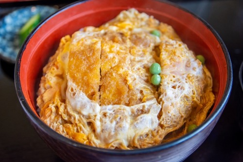 そば屋でカツ丼、ラーメン屋でチャーハン頼む奴…