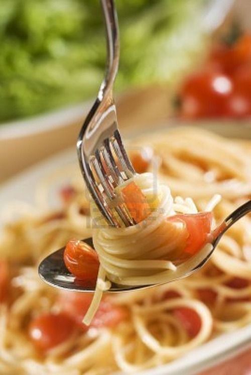3458554-fresh-spaghetti-on-fork-and-spoon-close-up-shoot