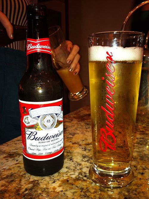 672px-Budweiser_beer_R
