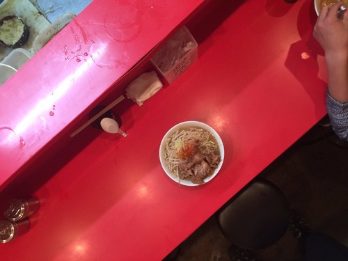 ラーメンオタクの間でドローンが撮った風に撮影する「ドロ写」が流行る　「迷惑じゃないのか」と批判
