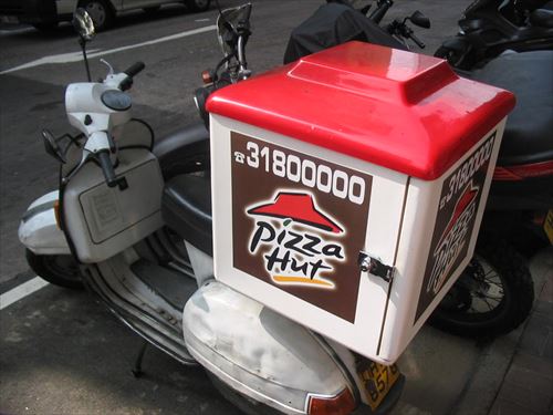 Pizza_delivery_moped_HongKong_R