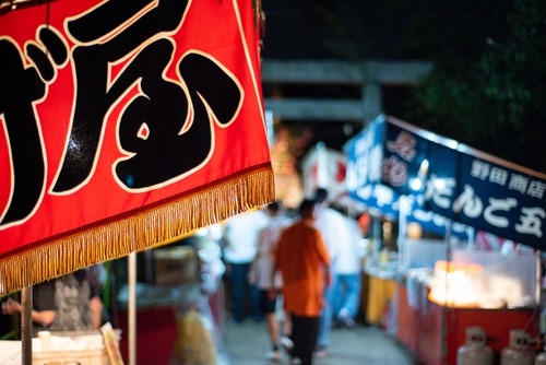 【悲報】夏祭りの焼きそばも値上げで800円に