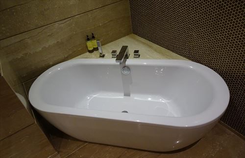 tub-2251958_1280_R