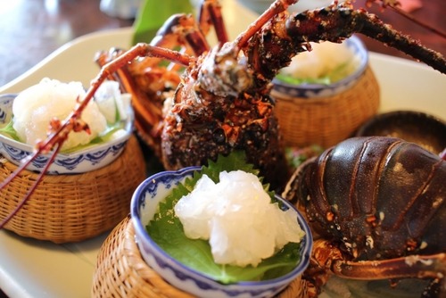 温泉旅館のメシってなんであんなに美味しいんだろうな 	