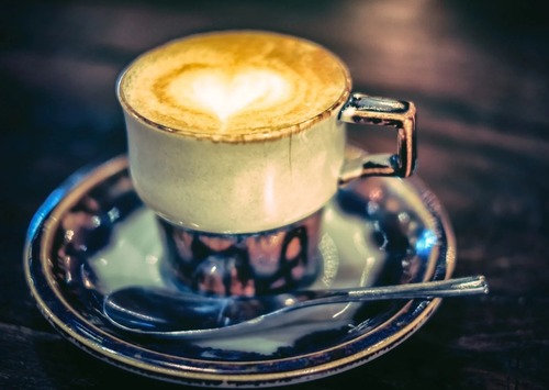 よるにゆったり過ごせる喫茶店最高だよな