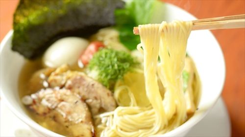 大阪で食べるべきラーメン屋を教えろください