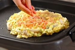 モチモチの食感が楽しめる「白玉粉のお好み焼き」薄くカリカリに焼いても美味しい