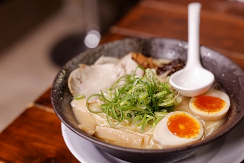 ラーメン店「1杯1000円以上は高いと考えるのは時代遅れのジジイ　町中華の安さを求める化石頭」