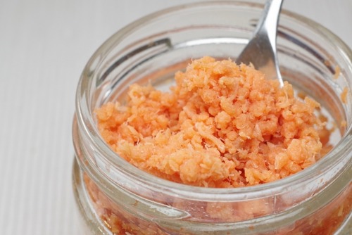 鮭フレークってご飯にかけたりスパゲティにあえたりもいけるよな 	