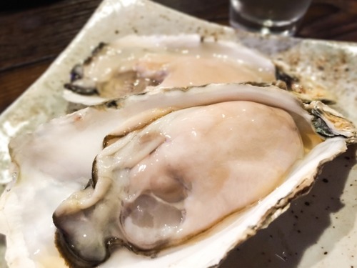 生牡蠣300gをぺろりワイ、12時間経過した現在吐き気が凄い