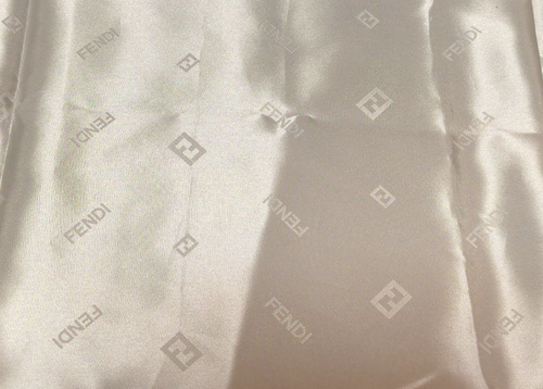 100円ショップのダイソーさん、「FENDI」のロゴが入った布を販売してしまう