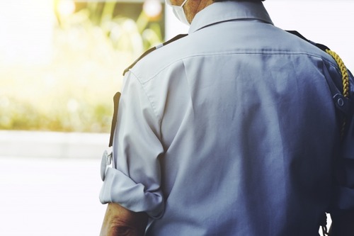 イトーヨーカドーの警備員のおじいちゃん、挨拶してたのにクレームがIN