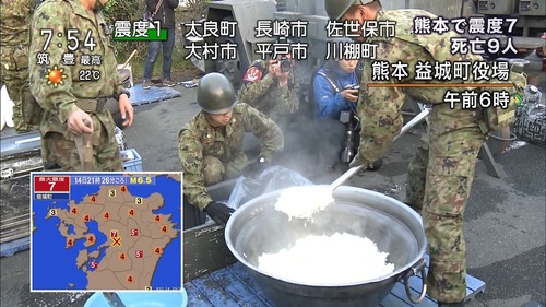 熊本地震の被災地で大量に飯を炊く自衛隊がちょっとカッコいい件