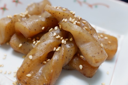 コンニャクとかきな粉みたいな何から作られてるんかよくわからん謎な食べ物