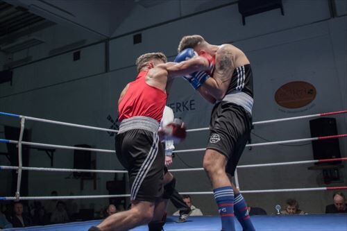 sport_box_amateur_boxing_shock-1379406_R