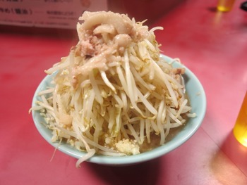 【悲報】　ラーメン二郎で勝手なオーダーをすると嫌われる　店主「イラッと来るね」　常連客「ｸｽｸｽ…」
