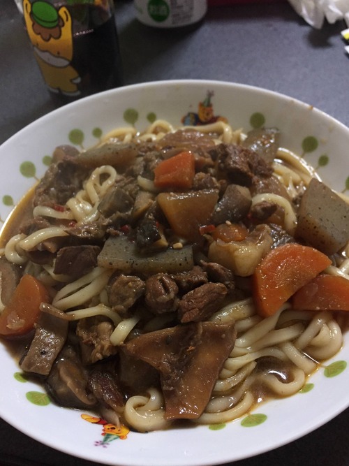 じっくりコトコト煮込んだワイのスジ煮込みうどんwwwwwwww 	