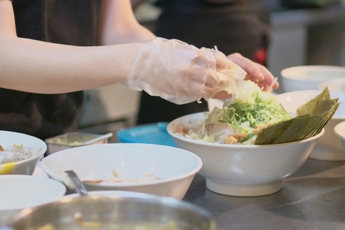 彡(^)(^)「バイトするで！」周り「スーパーは辞めとけ」「居酒屋は辞めとけ」「飲食店は辞めとけ」 	