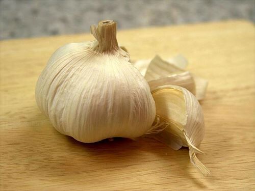 garlic-cloves-garlic-725x544_R