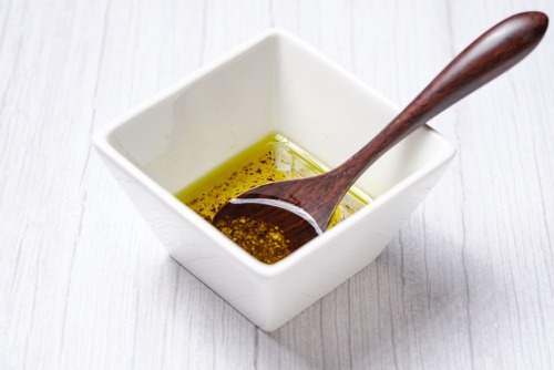 ガーリックオリーブオイルを頭皮に塗れば髪が生えると発表される