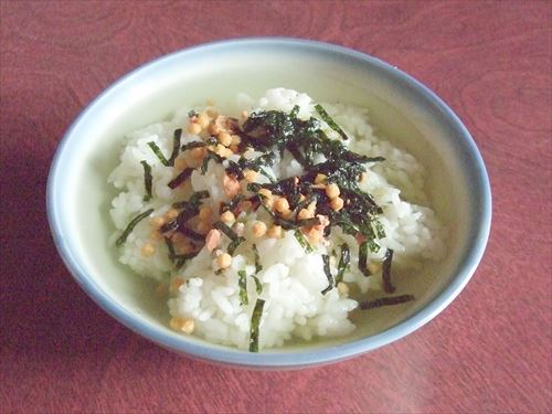 ワイ富豪、お茶漬けの素を贅沢に二袋ぶちこむ