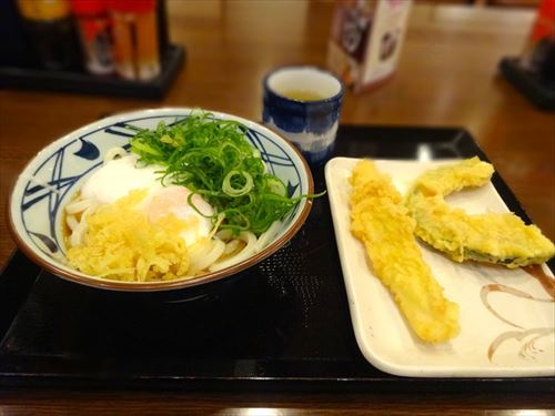 丸亀製麺とかで先に荷物で席取りしてからうどん買いに行くバカへの対処法 	