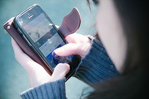 800px-スマホ_2017_(36730127720)_R