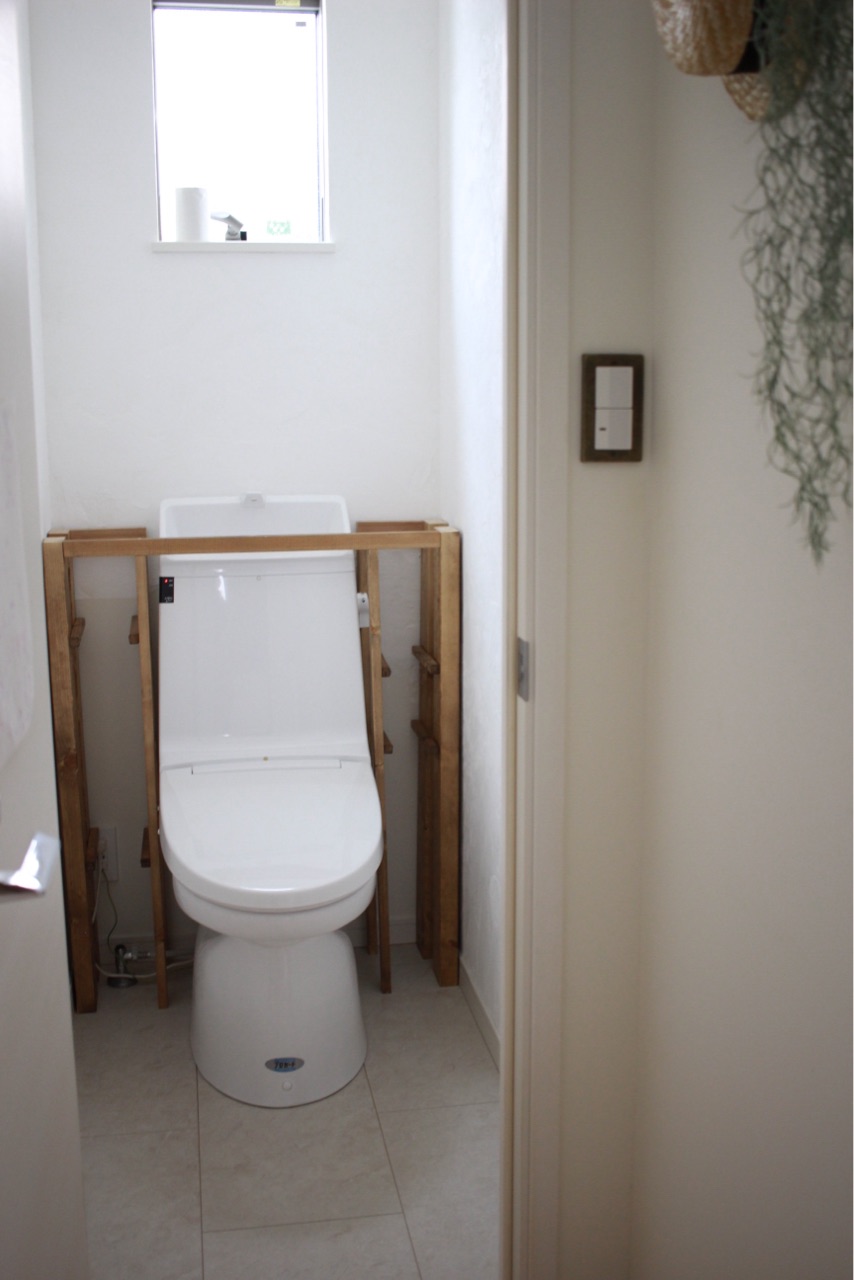 新居版 トイレdiyの詳細 収納づくり トイレの水を流す方法は Chairs And インテリアコーディネーター的ｄｉｙと暮らしのブログ Powered By ライブドアブログ