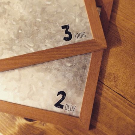 超簡単リメイク セリアのブリキフレームをカフェトレイに Chairs And インテリアコーディネーター的ｄｉｙと暮らしのブログ Powered By ライブドアブログ
