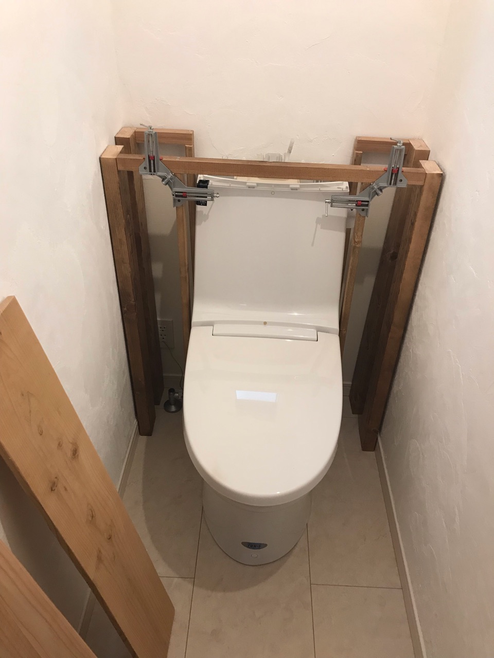 新居版 トイレdiyの詳細 収納づくり トイレの水を流す方法は Chairs And インテリアコーディネーター的ｄｉｙと暮らしのブログ Powered By ライブドアブログ