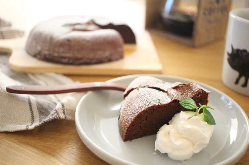 材料２つだけ 炊飯器でガトーショコラは本当に焼けるのか検証してみた結果 Chairs And インテリアコーディネーター的ｄｉｙと暮らしのブログ Powered By ライブドアブログ