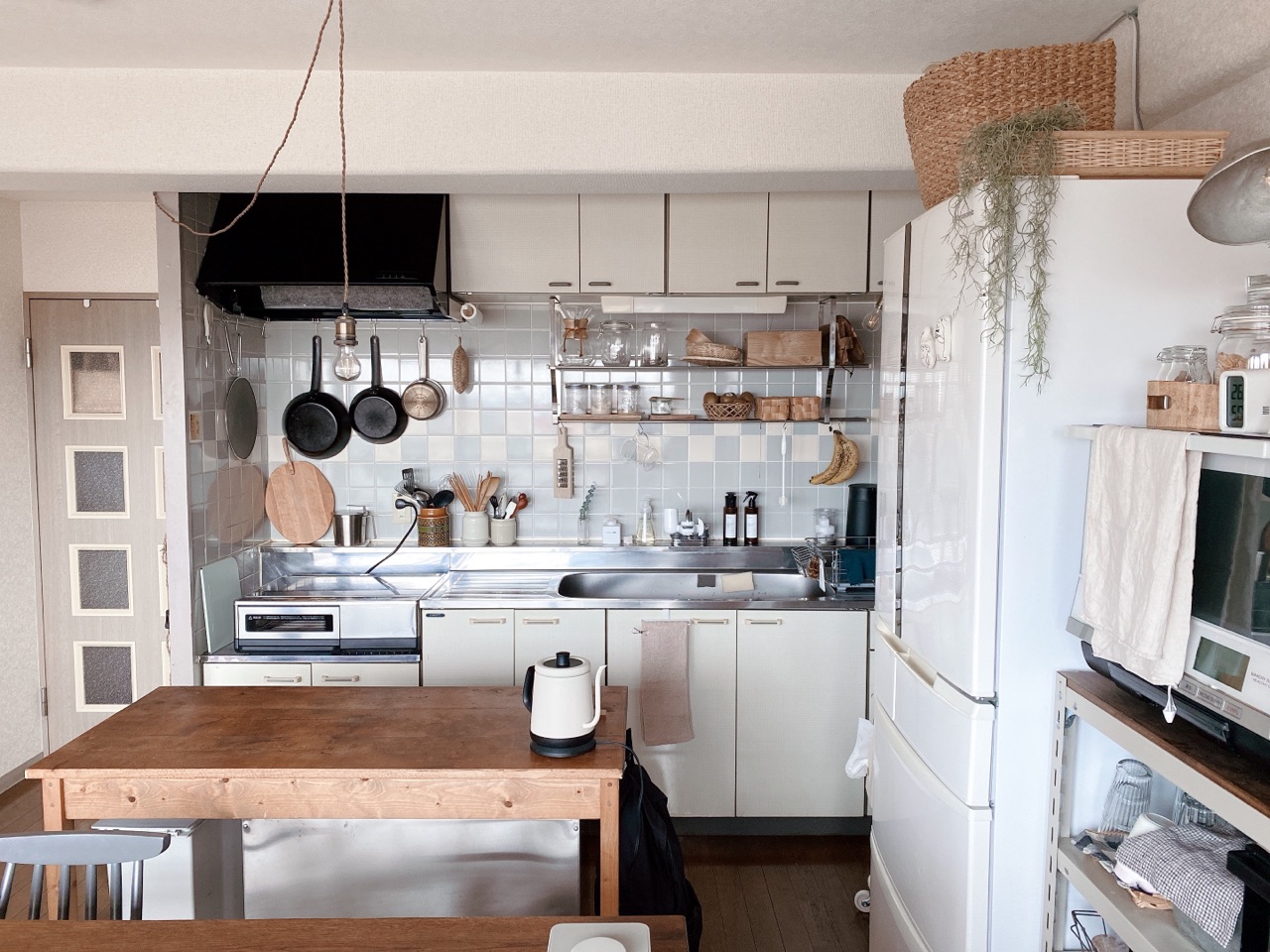 賃貸diy 天井にフックを付けてペンダントライトを増設しました Chairs And インテリアコーディネーター的ｄｉｙと暮らしのブログ Powered By ライブドアブログ