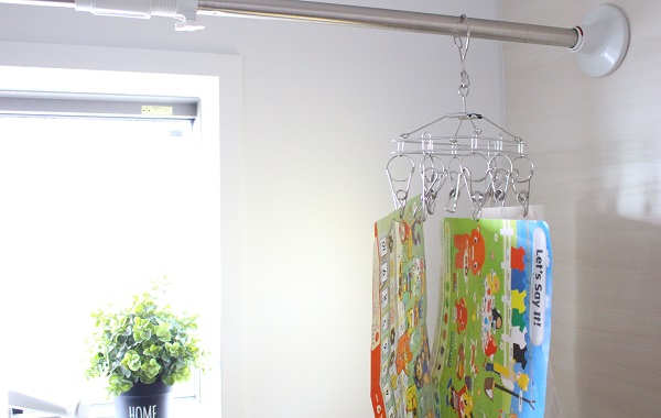 バスルームの収納を赤裸々に公開 ニトリ １００均活用で 徹底的に吊るす その３ おもちゃ編 Chairs And インテリアコーディネーター的ｄｉｙと暮らしのブログ Powered By ライブドアブログ