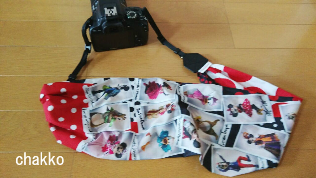 新品 ディズニー 実写 ベリーベリーミニー カメラストラップ ミッキー
