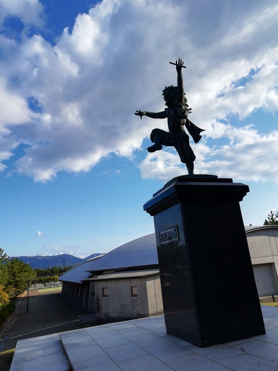 佐渡の画廊51:鬼太鼓(林 昭三作品) : 佐渡広場