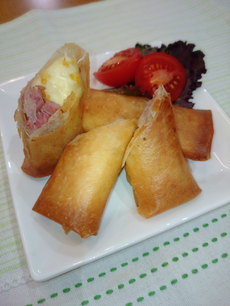 スパムとベビーチーズの春巻きと鯖味噌煮缶で一品 うちごはん なっちゃんちの晩御飯