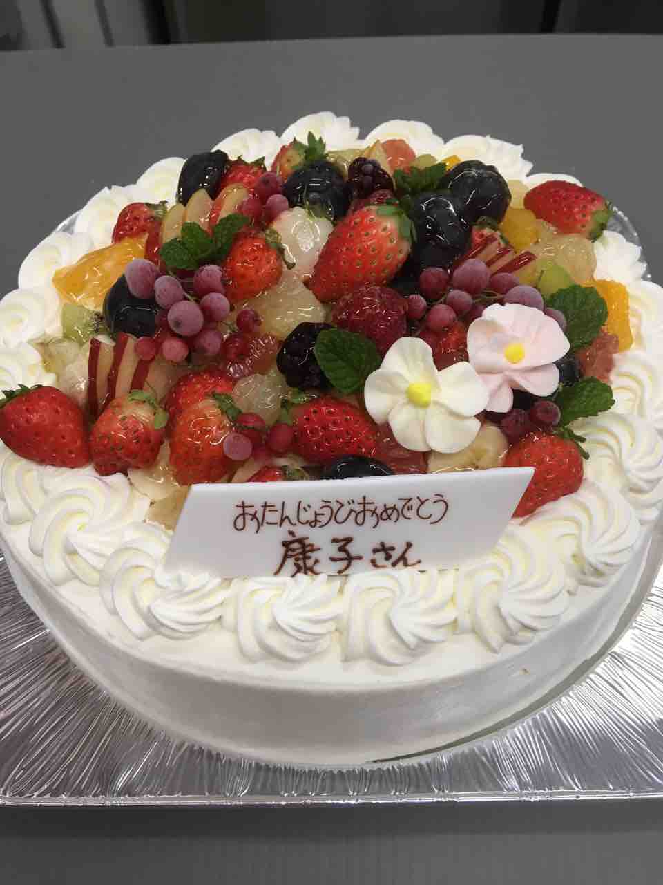 8号の生クリームのデコレーションケーキ 八ケ岳高原 小淵沢のケーキ屋 シャンペトルのブログ