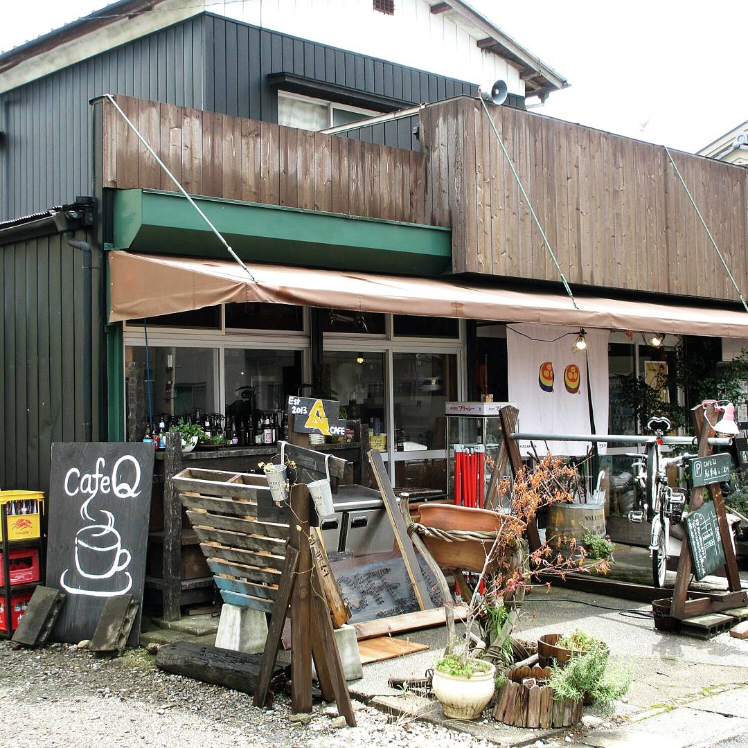 インダストリアルかつ山小屋風のインテリアがオシャレな地元のcafe Q Champi Lab