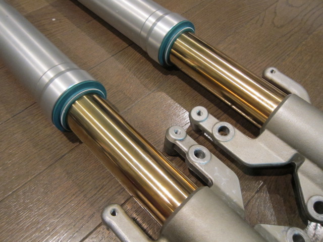 テクニクスにてフロントフォークのohを実施 けんじぃ日記 チャンプｒｓと初期型ガンマと育児の記録